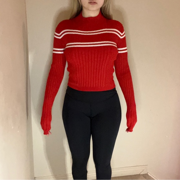 Ribbed Crop Top - Picture 4 of 10